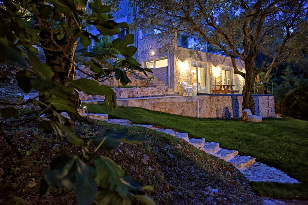 Mavres Luxury Studio Ágios Matthaíos Exterior foto