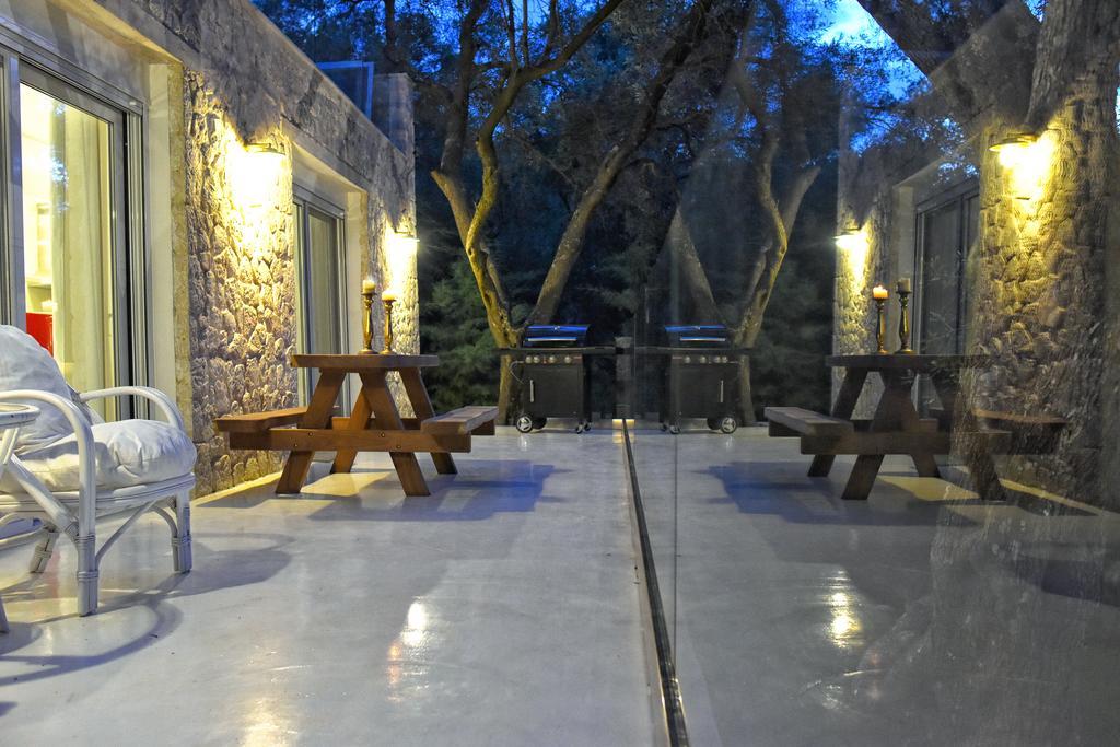 Mavres Luxury Studio Ágios Matthaíos Exterior foto